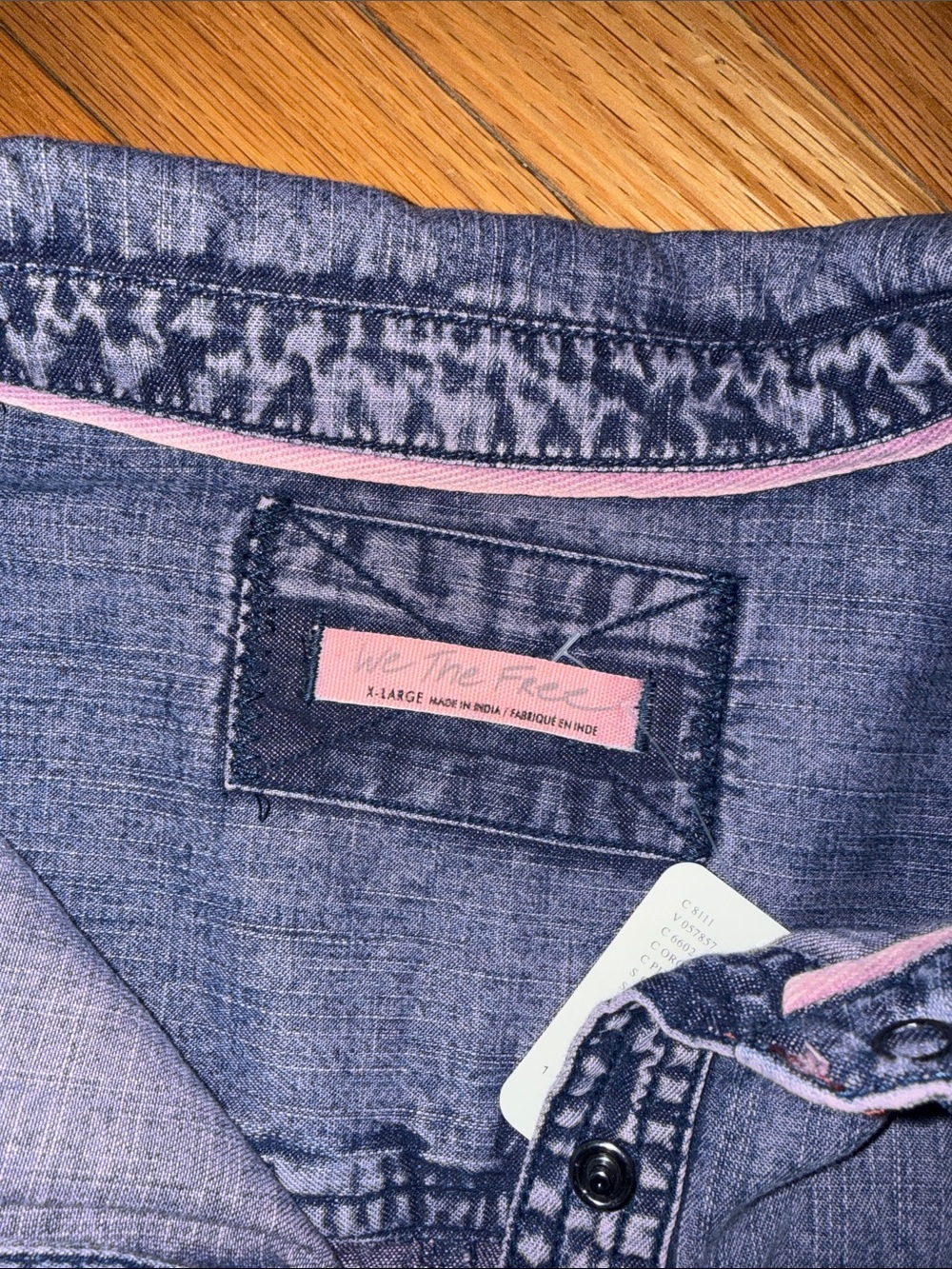 We The Free NWT❗️The Short of It denim shirt with orchid trim - Picture 3 of 9